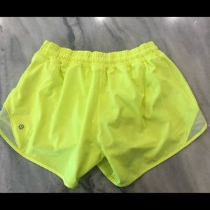 Lulu lemon 4 inch hottie hots